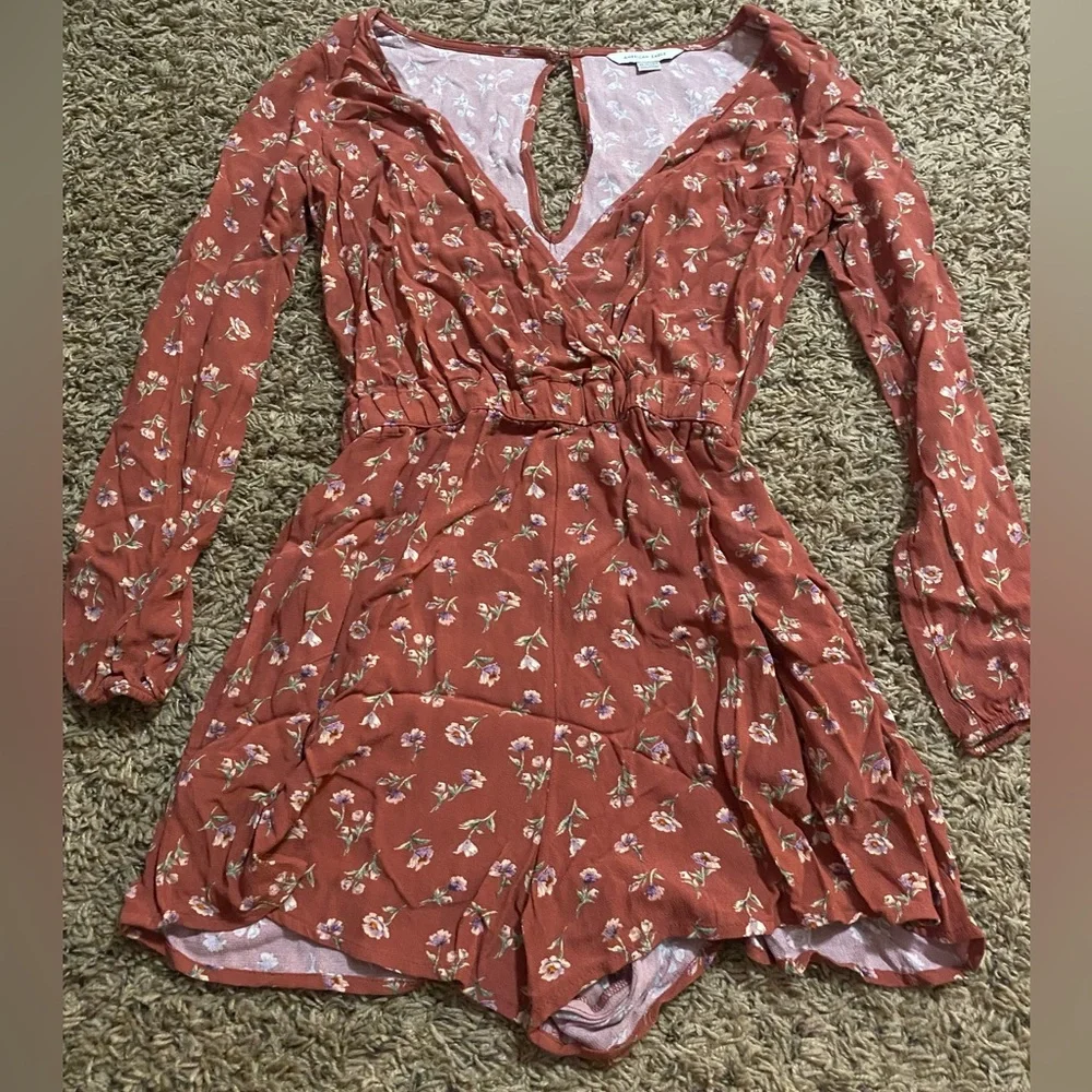 Women’s American Eagle Floral Romper - Picture 2 of 7